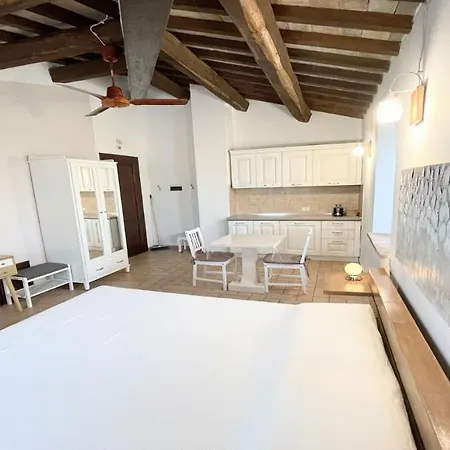 4 Double Bedrooms - Charming With Pool