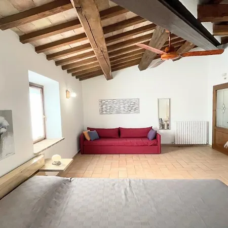 4 Double Bedrooms - Charming With Pool *