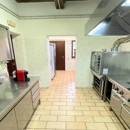4 Double Bedrooms - Charming With Pool