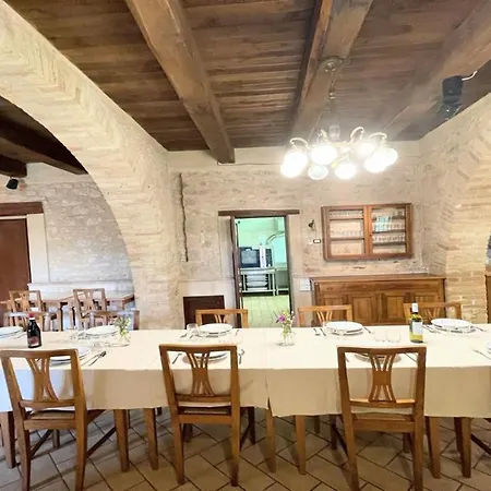 4 Double Bedrooms - Charming With Pool